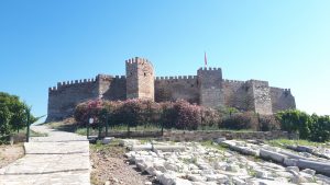 The Selcuk castle has 15 towers and is surrounded by rubble-stoned city walls reaching 1.5 km
